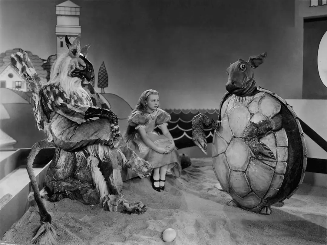 爱丽丝梦游仙境剧照1