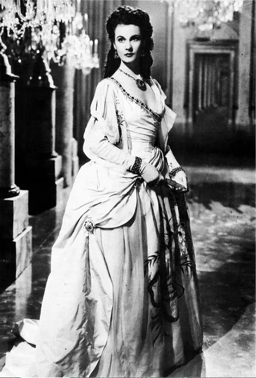 汉密尔顿夫人剧照2