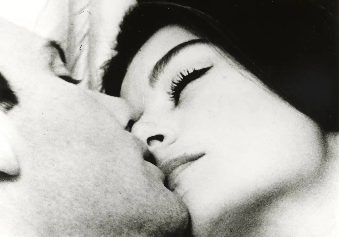 一个男人和一个女人剧照1