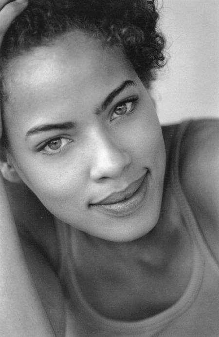 托妮·赛普里斯 Tawny Cypress照片