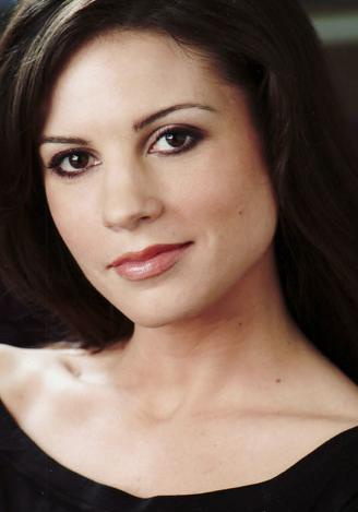 莱雅·卡里恩斯 Leah Cairns照片