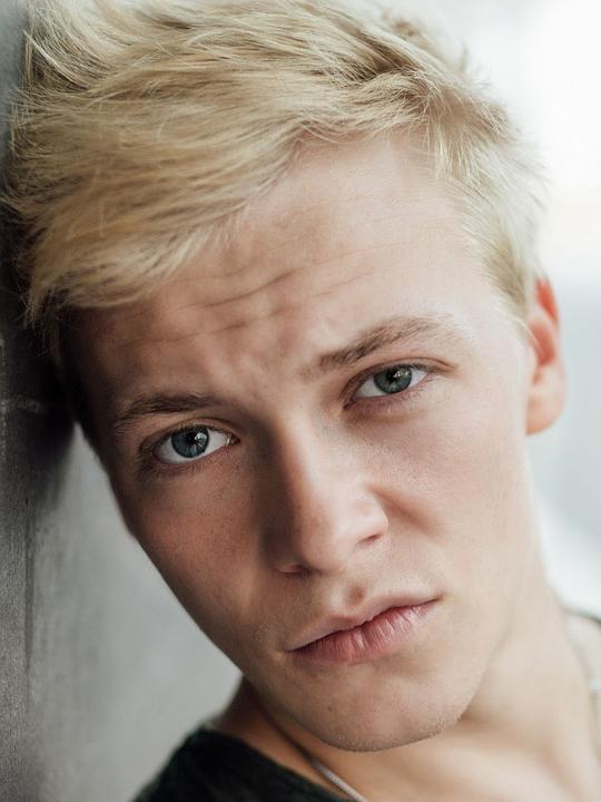 朱利斯·尼兹舒寇夫 Julius Nitschkoff照片