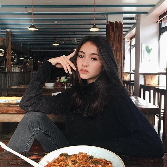 艾米丽·库什 Emily Kusche照片