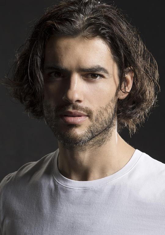 尼克·杰利拉伊 Nik Xhelilaj照片