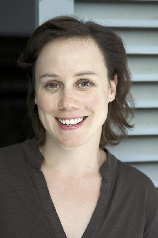 伊娃·勒鲍 Eva Löbau照片