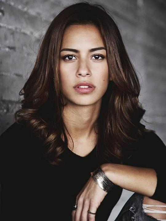 吉泽姆·埃姆雷 Gizem Emre照片