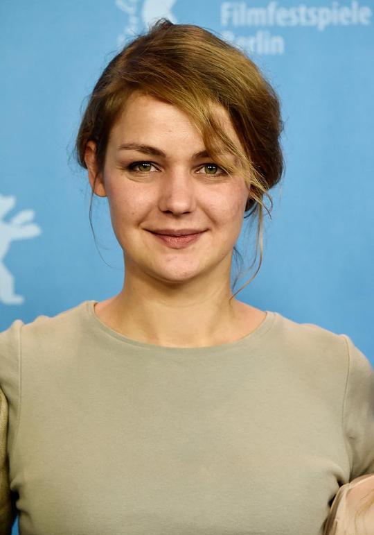 路易斯·海耶尔 Luise Heyer照片