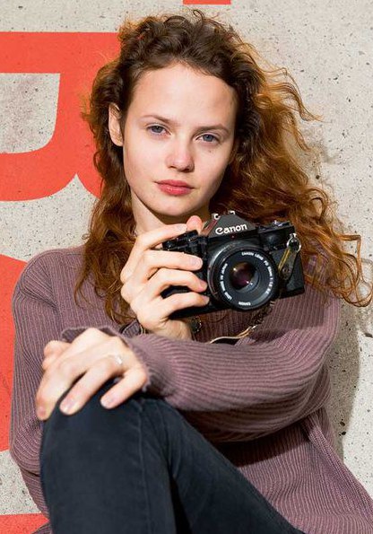 亚娜·麦金农 Jana McKinnon照片