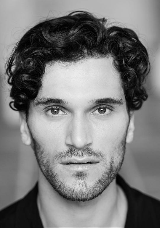 Vladimir Korneev照片