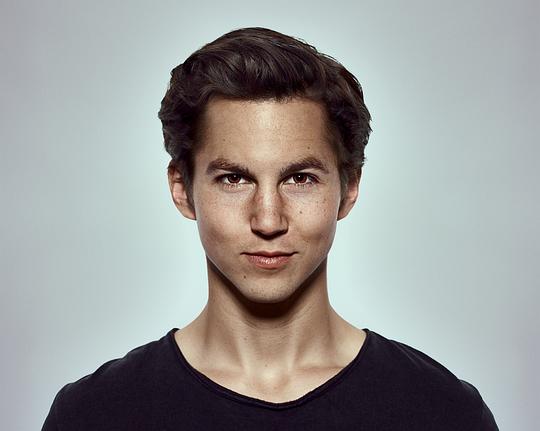 蒂姆·奥利弗·舒尔茨 Tim Oliver Schultz照片