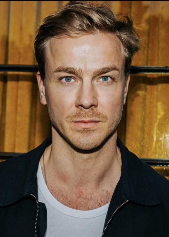 阿尔布雷希特·舒赫 Albrecht Schuch照片