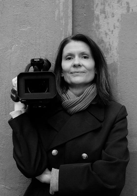 阿斯劳格·霍尔姆 Aslaug Holm照片