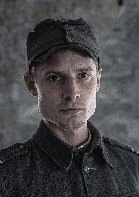 麦克斯·奥瓦斯卡 Max Ovaska照片