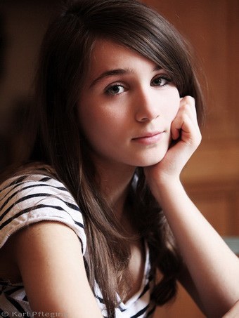 科茜玛·亨曼 Cosima Henman照片