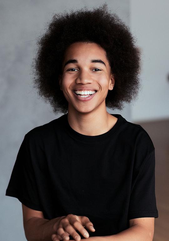 里昂·纳迪亚耶 Leon Ndiaye照片