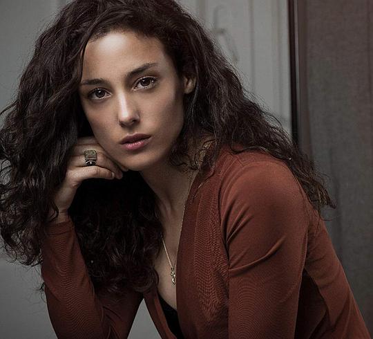 詹苏·托松 Cansu Tosun照片