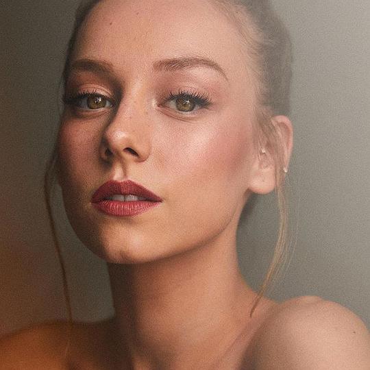 艾斯特·爱珀斯托 Ester Expósito照片