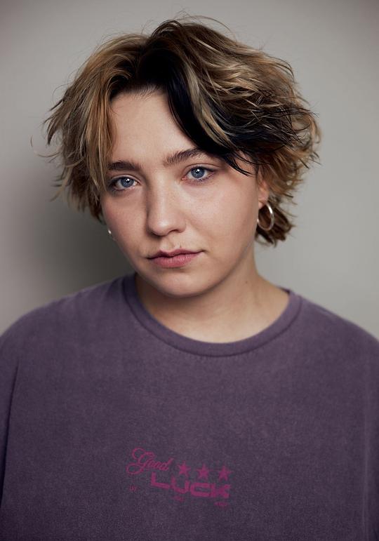 比内塔·汉森 Bineta Hansen照片