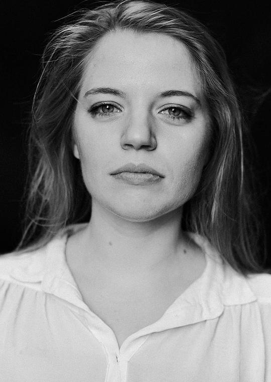 亚历山德拉·布罗茨基 Alexandra Brodski照片