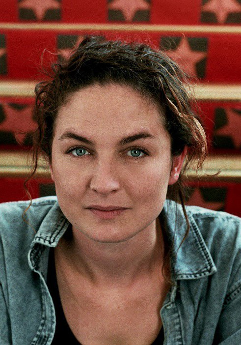 阿诺克·弗图尼尔 Anouk Fortunier照片