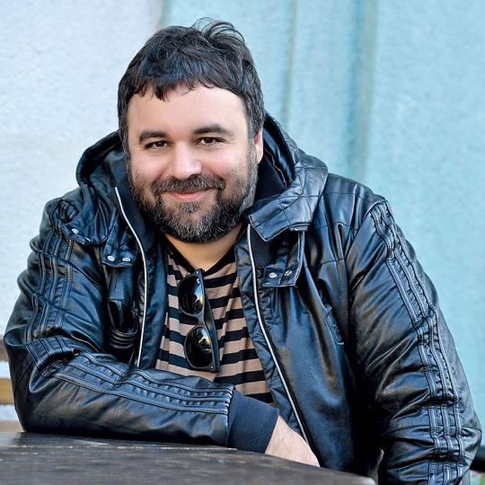 米洛什·萨莫洛夫 Milos Samolov照片