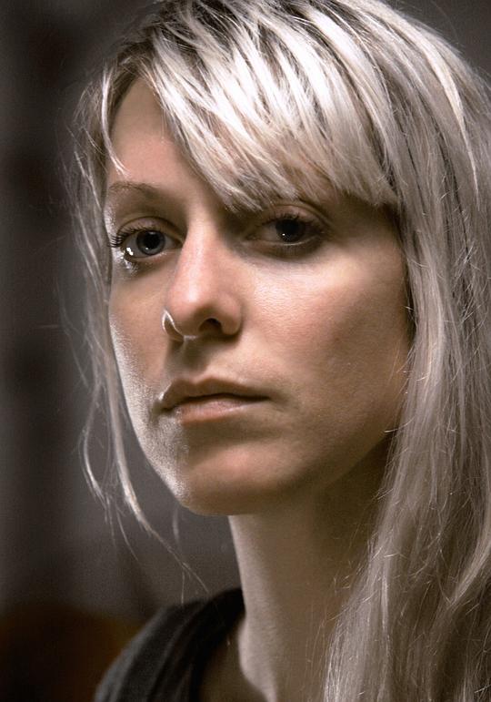 汉娜·施维尔 Hannah Schweier照片