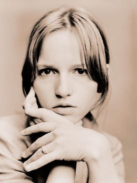 尤利娅·胡默 Julia Hummer照片