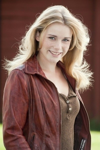 安娜·豪斯堡 Anna Hausburg照片