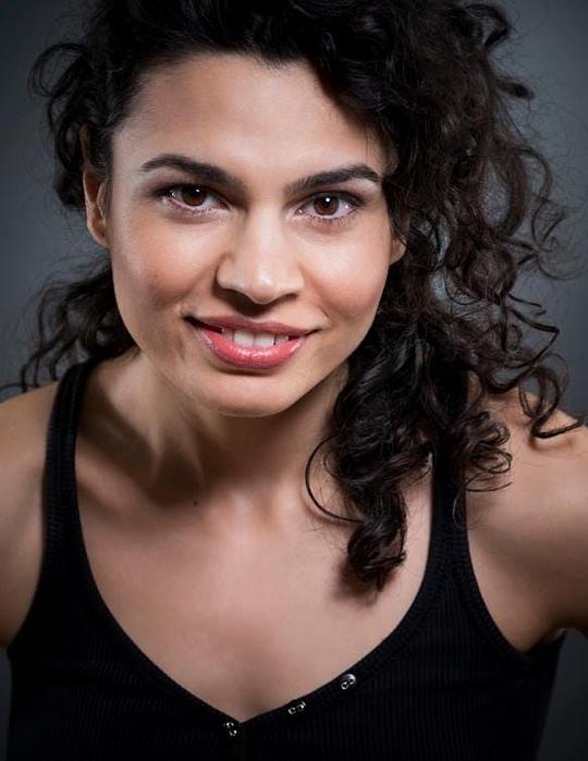 艾丽娜·塞尔班 Alina Ioana Serban照片