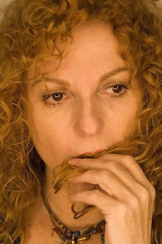 德尔亚·阿拉伯拉 Derya Alabora照片