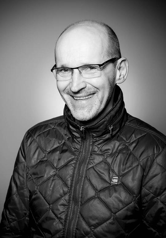 桑德尔·泽绍特 Sándor Zsótér照片