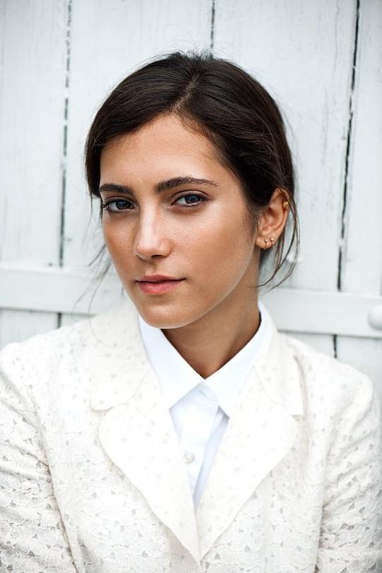 莎拉-索菲·波斯妮娜 Sarah-Sofie Boussnina照片