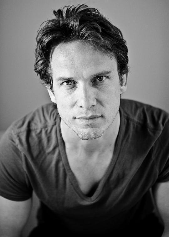 乔纳森·克里根 Jonathan Kerrigan照片