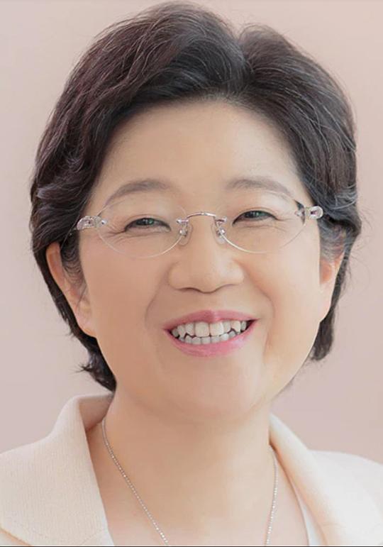 上桥菜穗子 Nahoko Uehashi照片