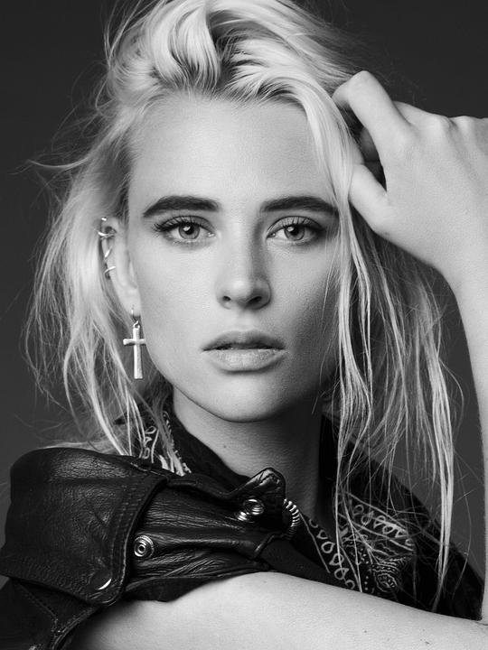 米露·范·格罗森 Milou Van Groesen照片