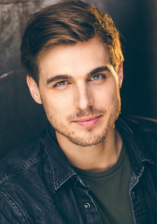 科迪·林雷 Cody Linley照片