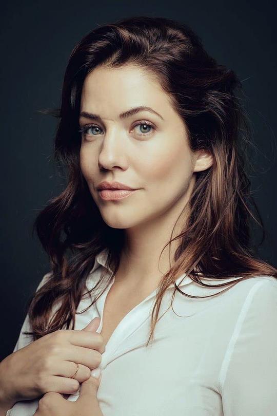 朱丽叶·冈扎罗 Julie Gonzalo照片