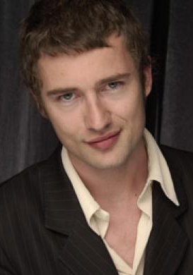 卡尔·盖瑞 Karl Geary照片