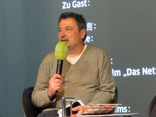 鲁兹·达姆贝克 Lutz Dammbeck照片