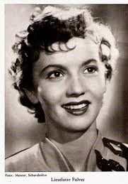 莉泽洛特·普尔韦尔 Liselotte Pulver照片