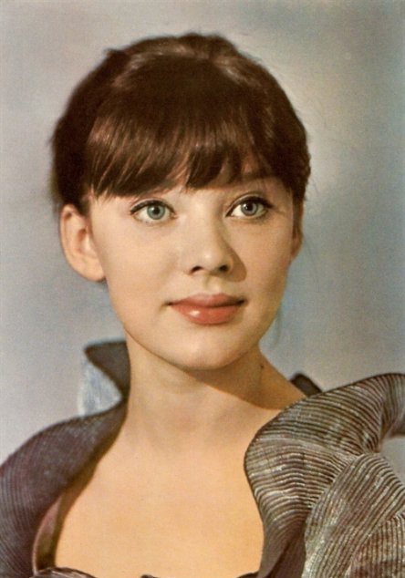 柳德米拉·萨维里耶娃 Lyudmila Savelyeva照片