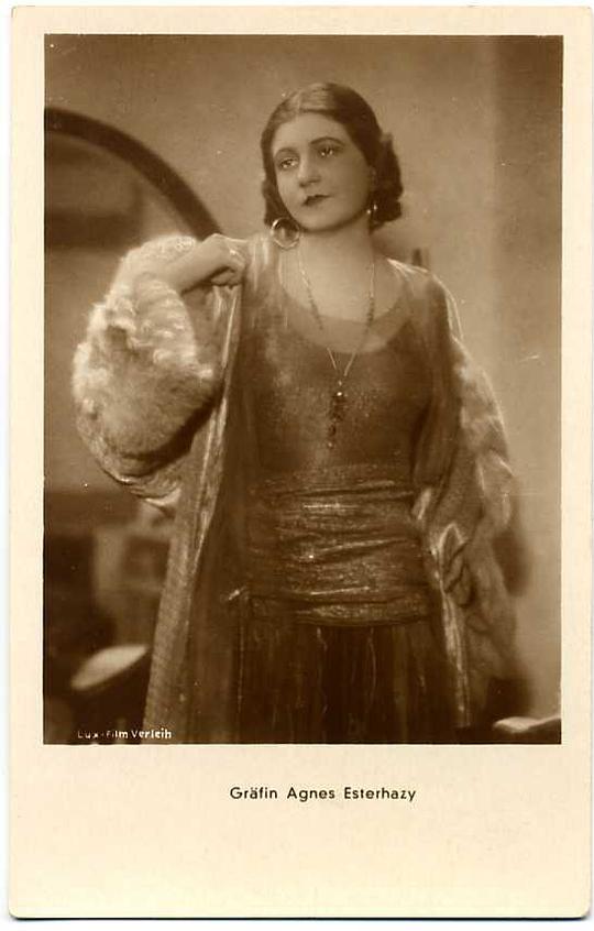 艾格尼丝·埃斯特黑齐 Agnes Esterhazy照片