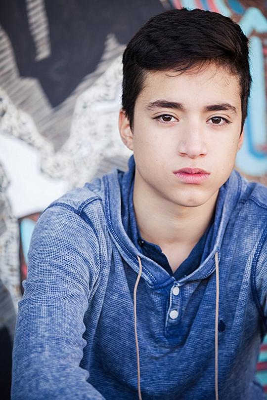 以利亚·罗德里格斯 Elijah Rodriguez照片