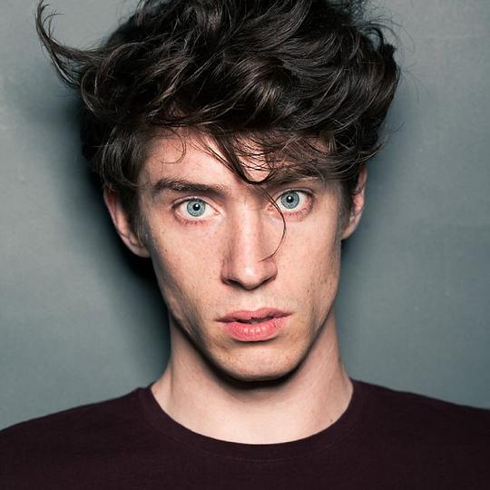 詹姆斯·布鲁尔 James Bloor照片