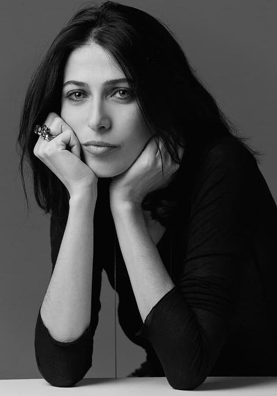 奥莉维娅·马尼亚尼 Olivia Magnani照片