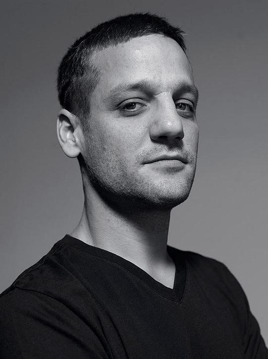 罗德里戈·德拉·塞尔纳 Rodrigo De la Serna照片