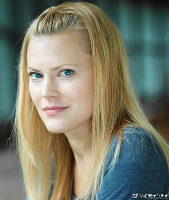 诺埃米·贝塞德斯 Noemi Besedes照片