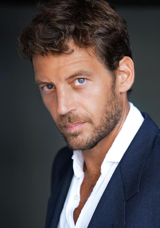 托马索·巴西利 Tommaso Basili照片