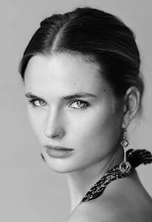 阿尔芭·德·托雷布鲁纳 Alba De Torrebruna照片