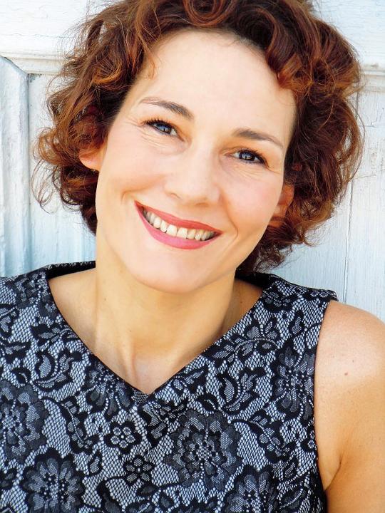 安娜·费鲁佐 Anna Ferruzzo照片